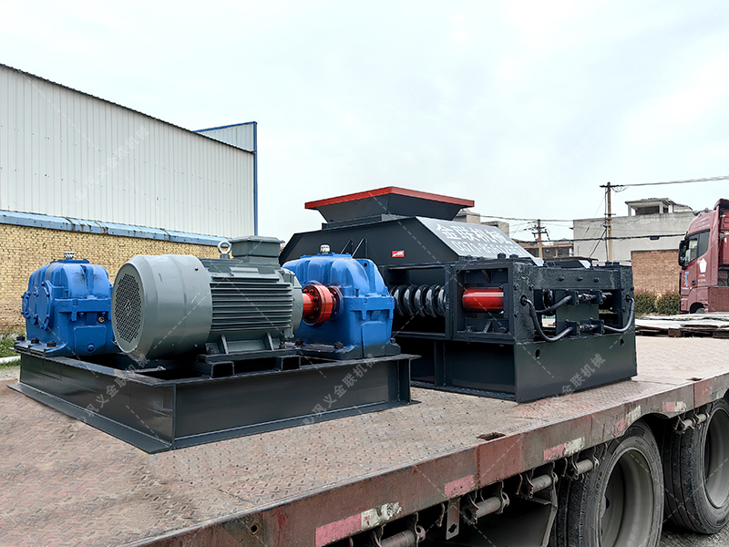 2PG800x600中型直連式對輥破碎機發往廣西  