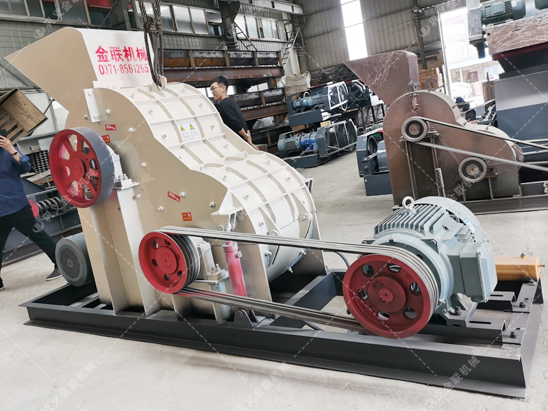 SCF800x800中型雙級(jí)粉碎機(jī)發(fā)往云南