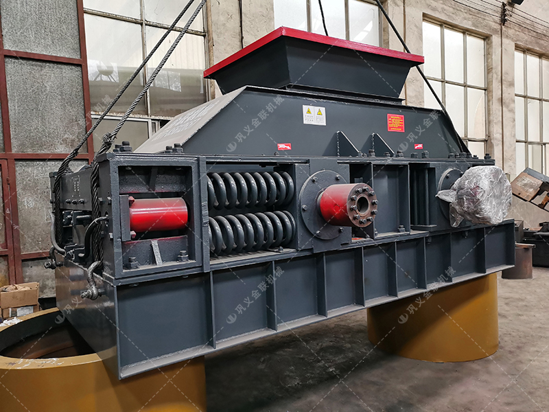 2PG1007型半自動(dòng)對(duì)輥破碎機(jī)設(shè)備發(fā)貨圖片