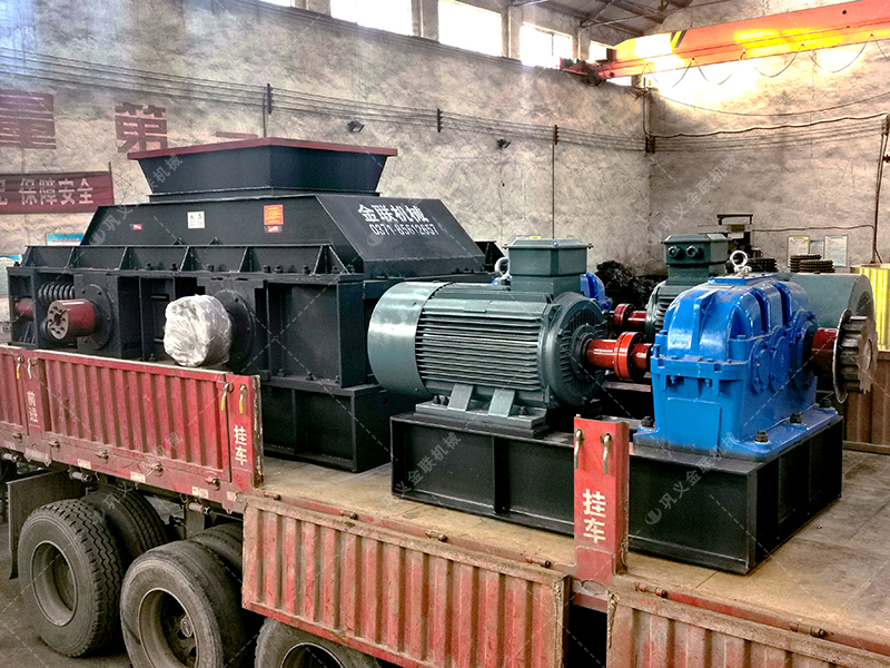 1200x800型半自動液壓對輥制砂機發(fā)貨圖片