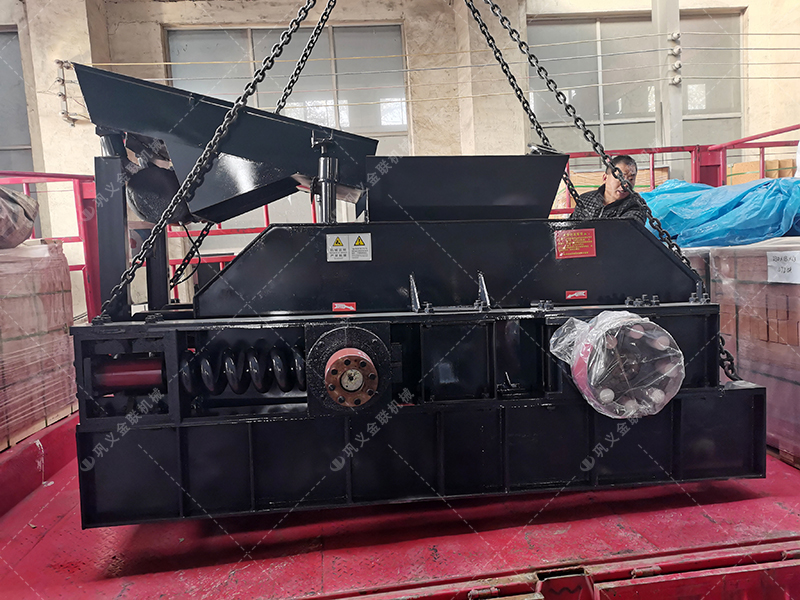 2PG0806彈簧式對輥制砂機(jī)-對輥破碎機(jī)發(fā)往河南