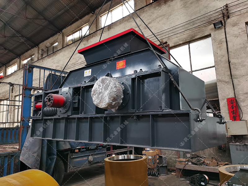 大型對輥破碎機(jī)發(fā)貨圖片_發(fā)往新疆_石英石制沙