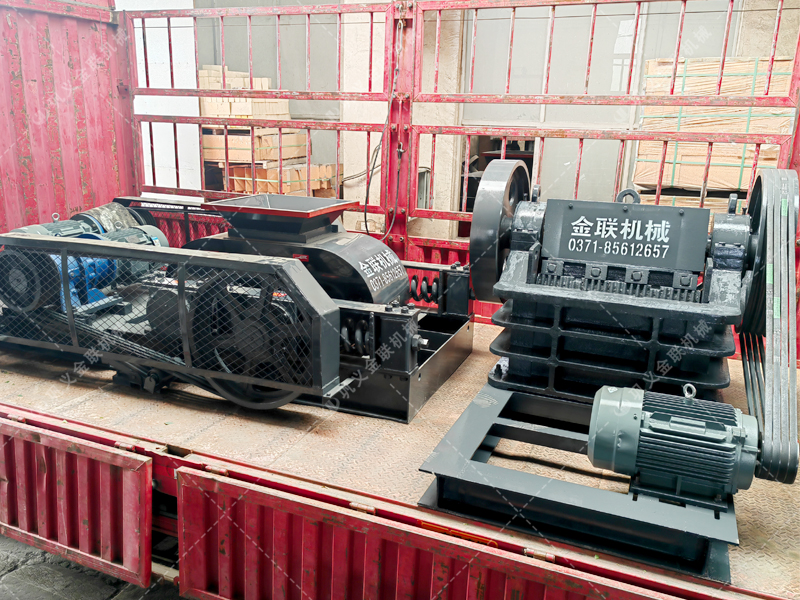 小型對輥機和顎破機發貨圖片_發往山東招遠_破碎青石