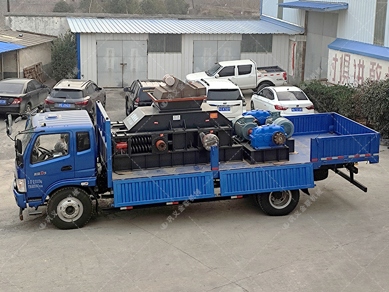 2PG1200X800連軸式對(duì)輥破碎機(jī)發(fā)貨圖片_發(fā)往四川綿陽(yáng)_鵝卵石制砂 2PG1200X800連軸式對(duì)輥破碎機(jī)發(fā)貨圖片_發(fā)往四川綿陽(yáng)_鵝卵石制砂