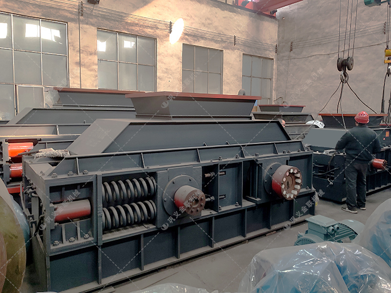 2PG1200X800連軸式對(duì)輥破碎機(jī)發(fā)貨圖片_發(fā)往四川綿陽(yáng)_鵝卵石制砂 2PG1200X800連軸式對(duì)輥破碎機(jī)發(fā)貨圖片_發(fā)往四川綿陽(yáng)_鵝卵石制砂