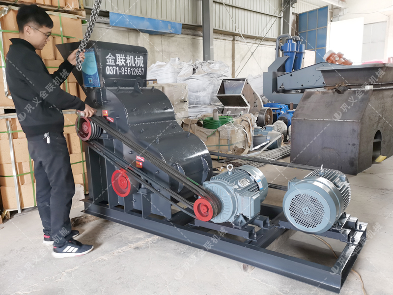 46小型雙級粉碎機發(fā)貨圖片_發(fā)往山西朔州_粉碎煤矸石