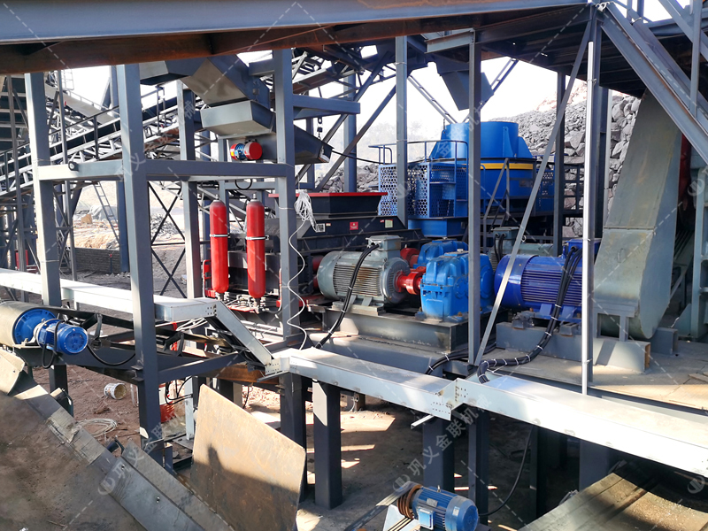 對輥制砂機(jī)在河卵石生產(chǎn)線中,如何與給料機(jī)、顎破協(xié)同? 對輥制砂機(jī)在河卵石生產(chǎn)線中,如何與給料機(jī)、顎破協(xié)同?