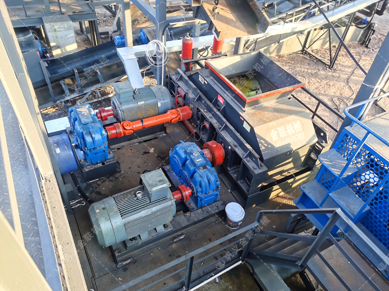 低轉速高壓力對輥制砂機，憑什么成為高品質機制砂的 “粒形守護神”？