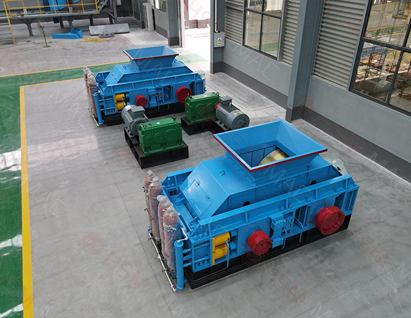 鈦鐵礦對輥制砂機實拍 