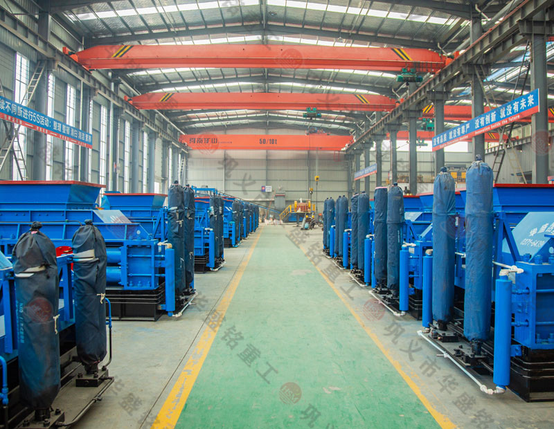 礦石輕松破碎，大幅提高生產(chǎn)效率——對輥式破碎機(jī)